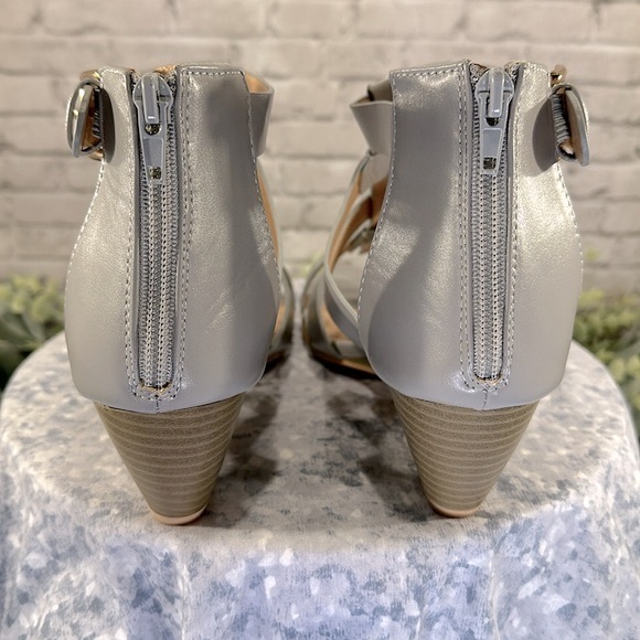 Charming Lady Gray Open Toe Multi-Band Low Wedge Dress Sandals WMS 11M🩶NWOT🩶 - Picture 5 of 10